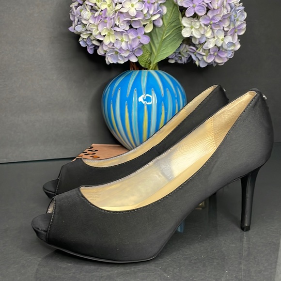 Shoes - Black liz claiborne high-heeled shoe